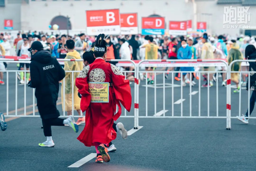 讨论｜笔者也干过！马拉松赛道上的 cosplay