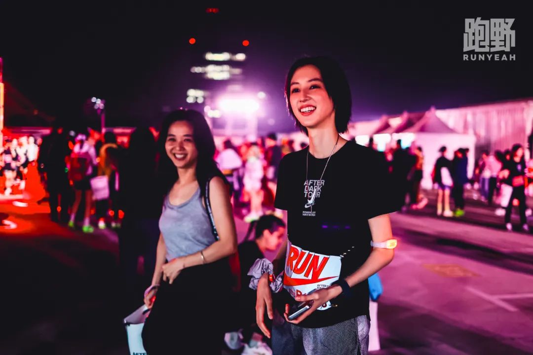 观察｜各代女性跑者在耐克夜跑的路上