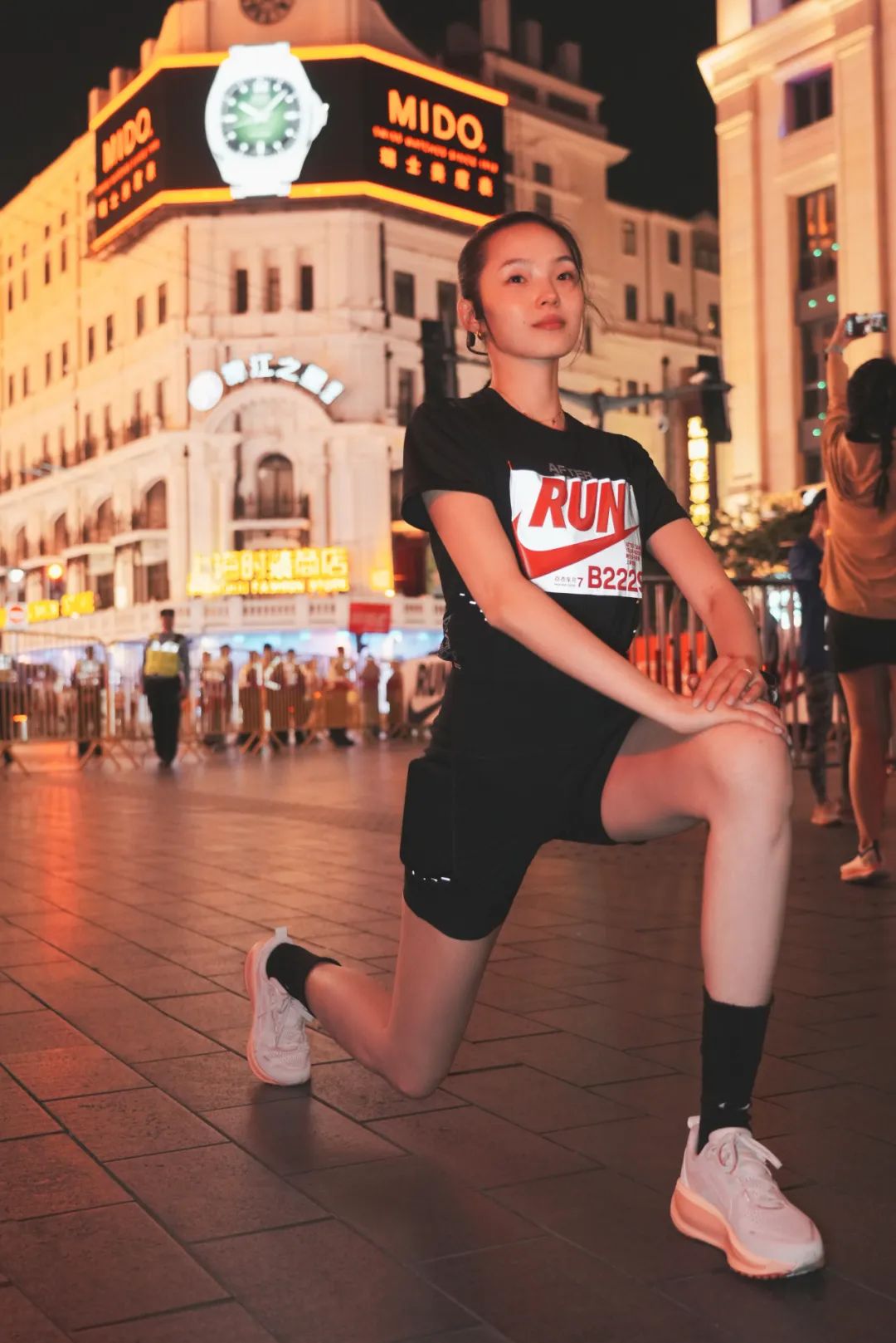 观察｜各代女性跑者在耐克夜跑的路上