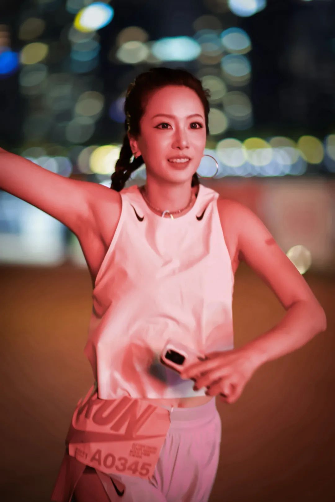 观察｜各代女性跑者在耐克夜跑的路上