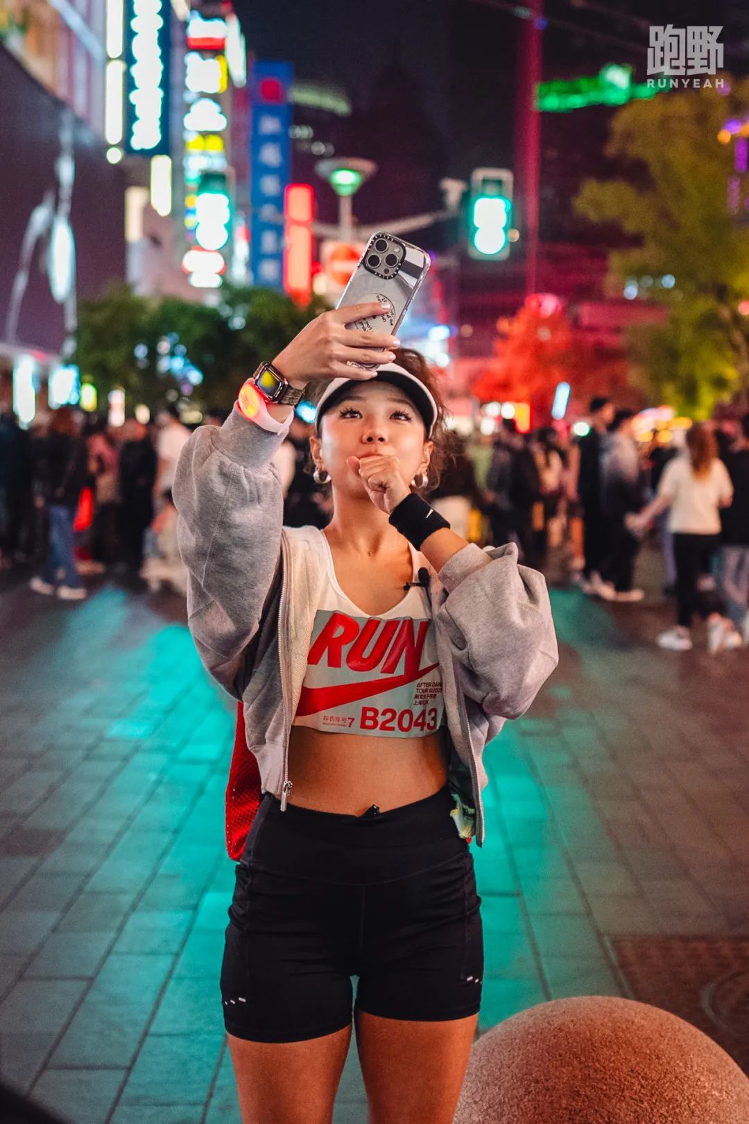 观察｜各代女性跑者在耐克夜跑的路上