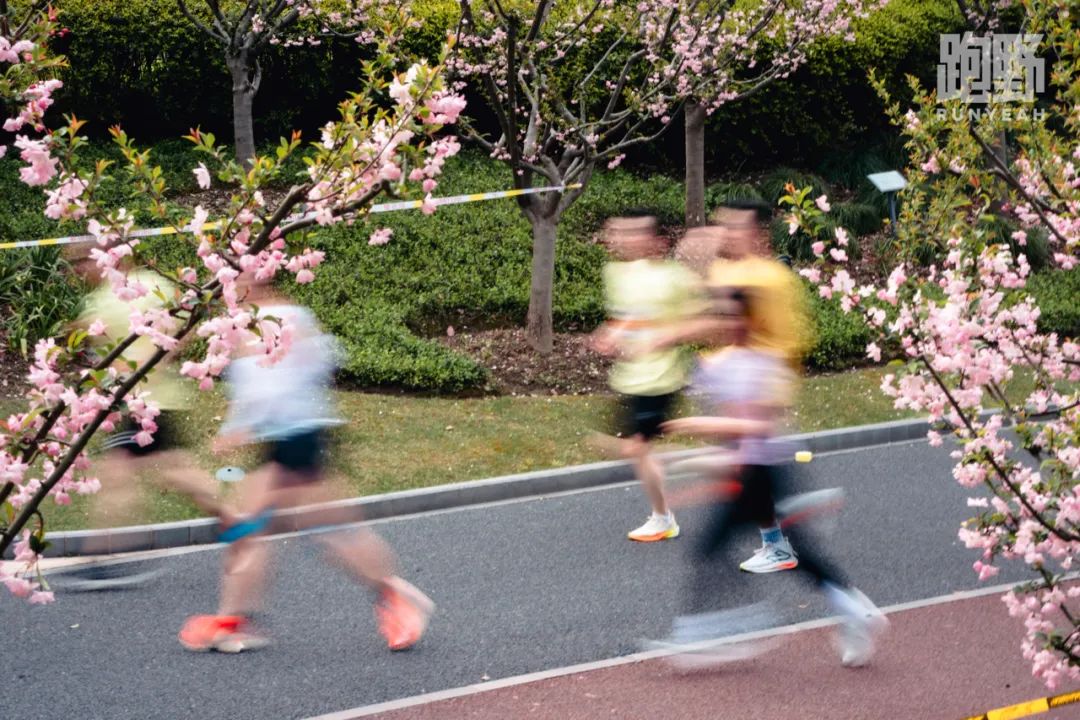 讨论｜每月到底多少跑量合适？100KM 跑量能破三吗？