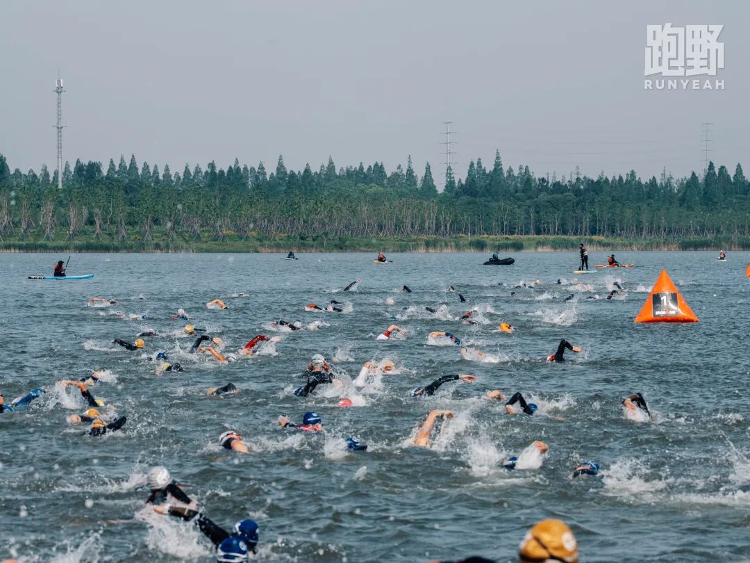 观察｜IRONMAN崇明70.3 一场比赛与铁人破风前行的故事