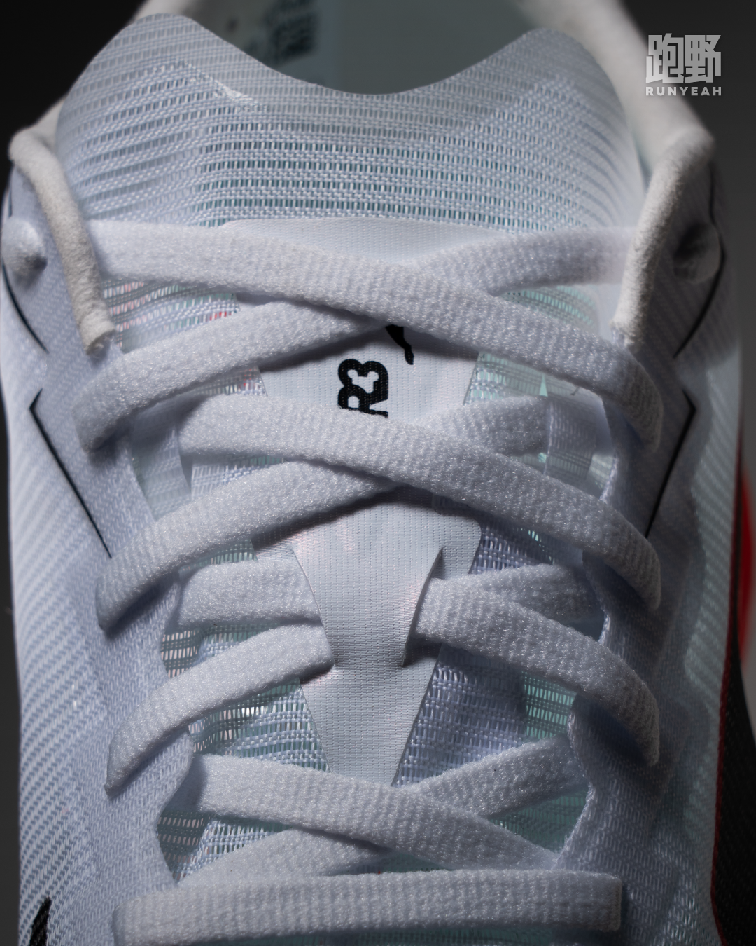开箱 Vol25029｜跑步经济性能提升 3.15% 的竞速碳板跑鞋 PUMA FAST-R 3